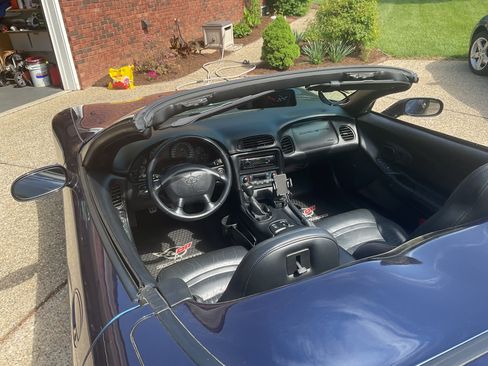 Used 2001 Chevrolet Corvette Convertible w/ Preferred Equipment Group1 RWD image 4