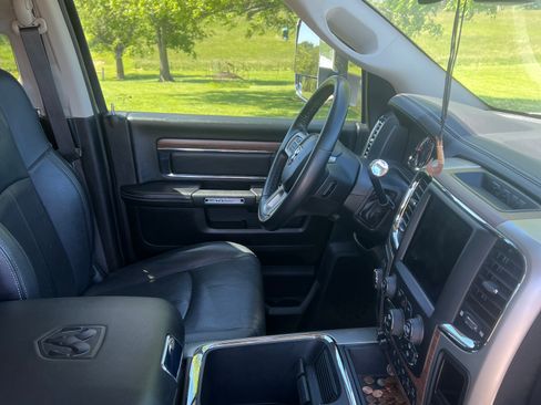 Used 2018 RAM 3500 Laramie AWD/4WD image 9