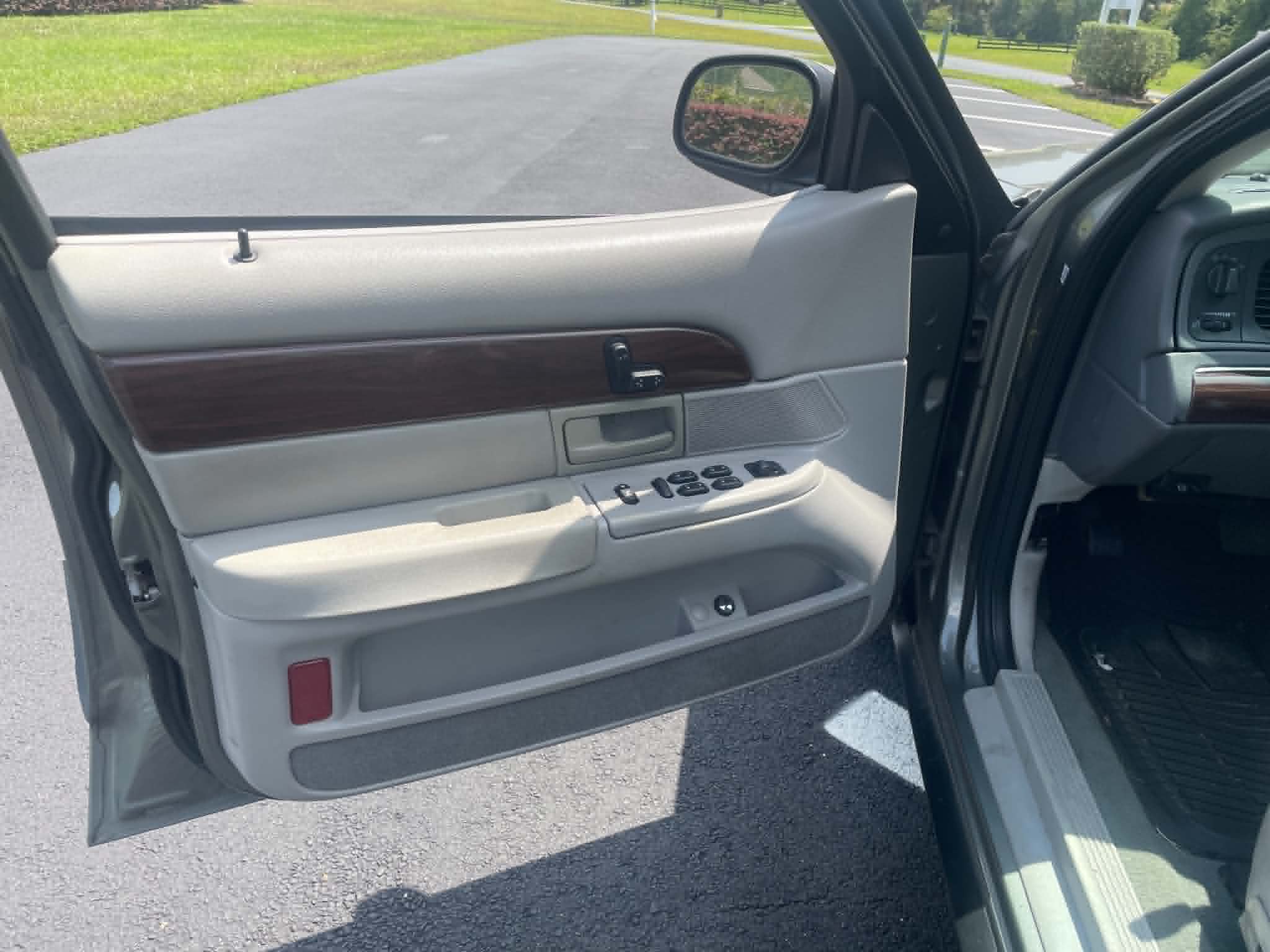 Used 2004 Mercury Grand Marquis LS RWD image 15