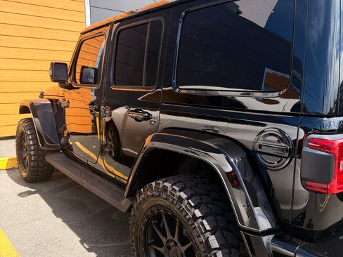 Used 2023 Jeep Wrangler Unlimited Sahara image 8