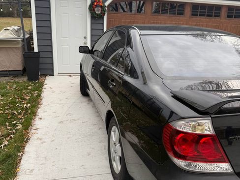 Used 2005 Toyota Camry SE image 2