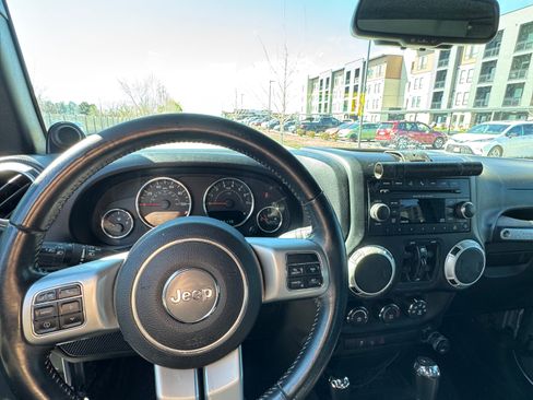 Used 2014 Jeep Wrangler Unlimited Sport image 12