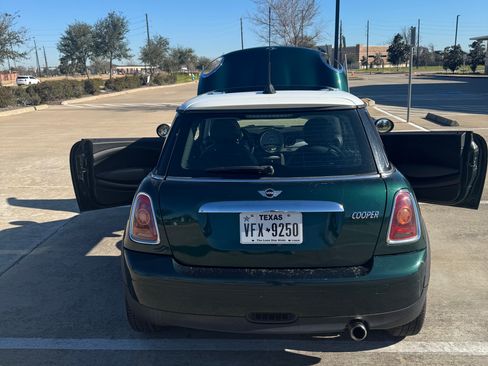 Used 2010 MINI Cooper Hardtop image 6