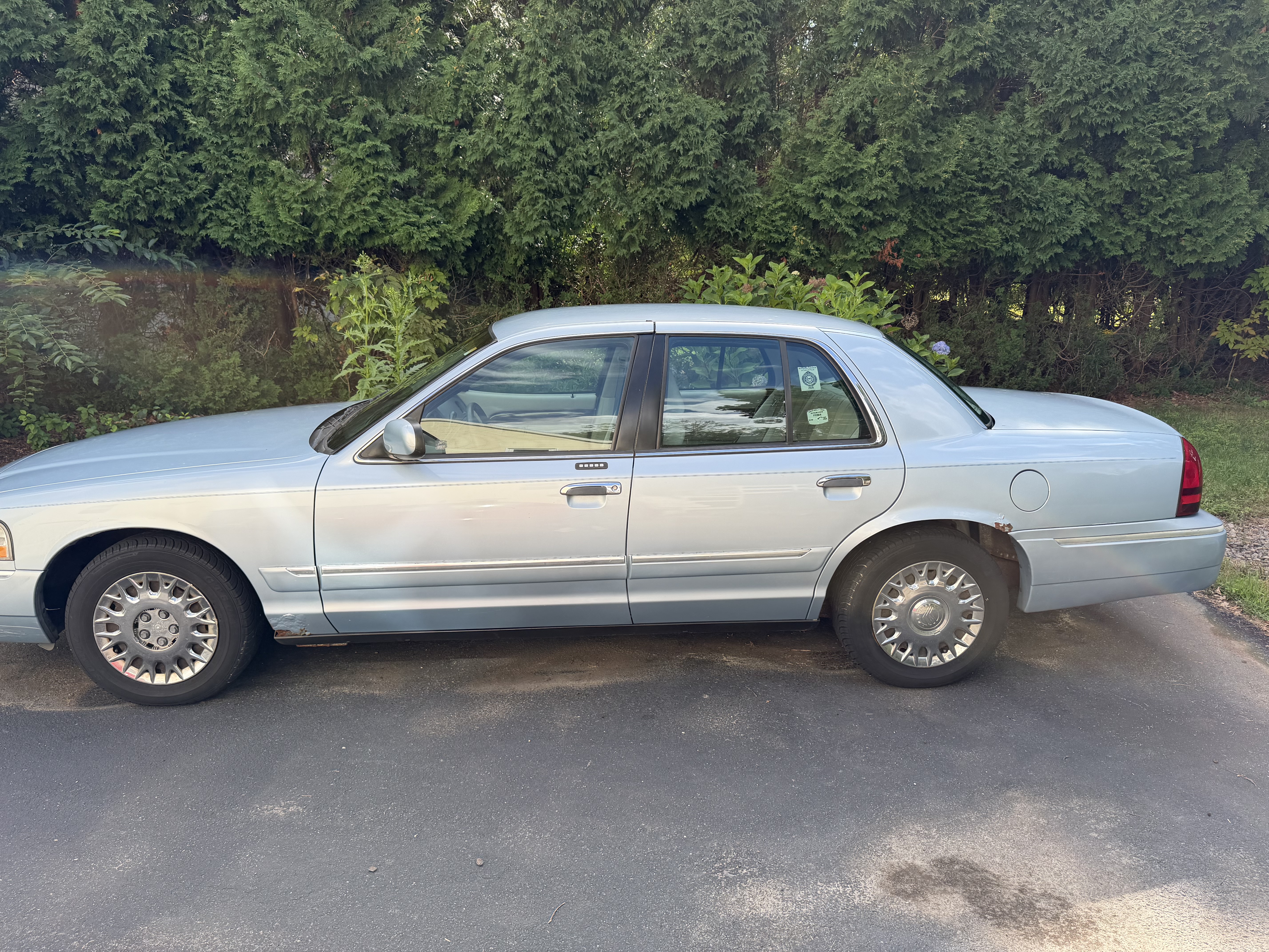 Used 2003 Mercury Grand Marquis GS RWD image 5