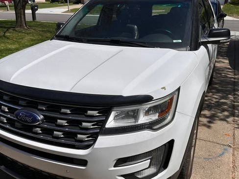 Used 2016 Ford Explorer XLT w/ Equipment Group 202A AWD/4WD image 10