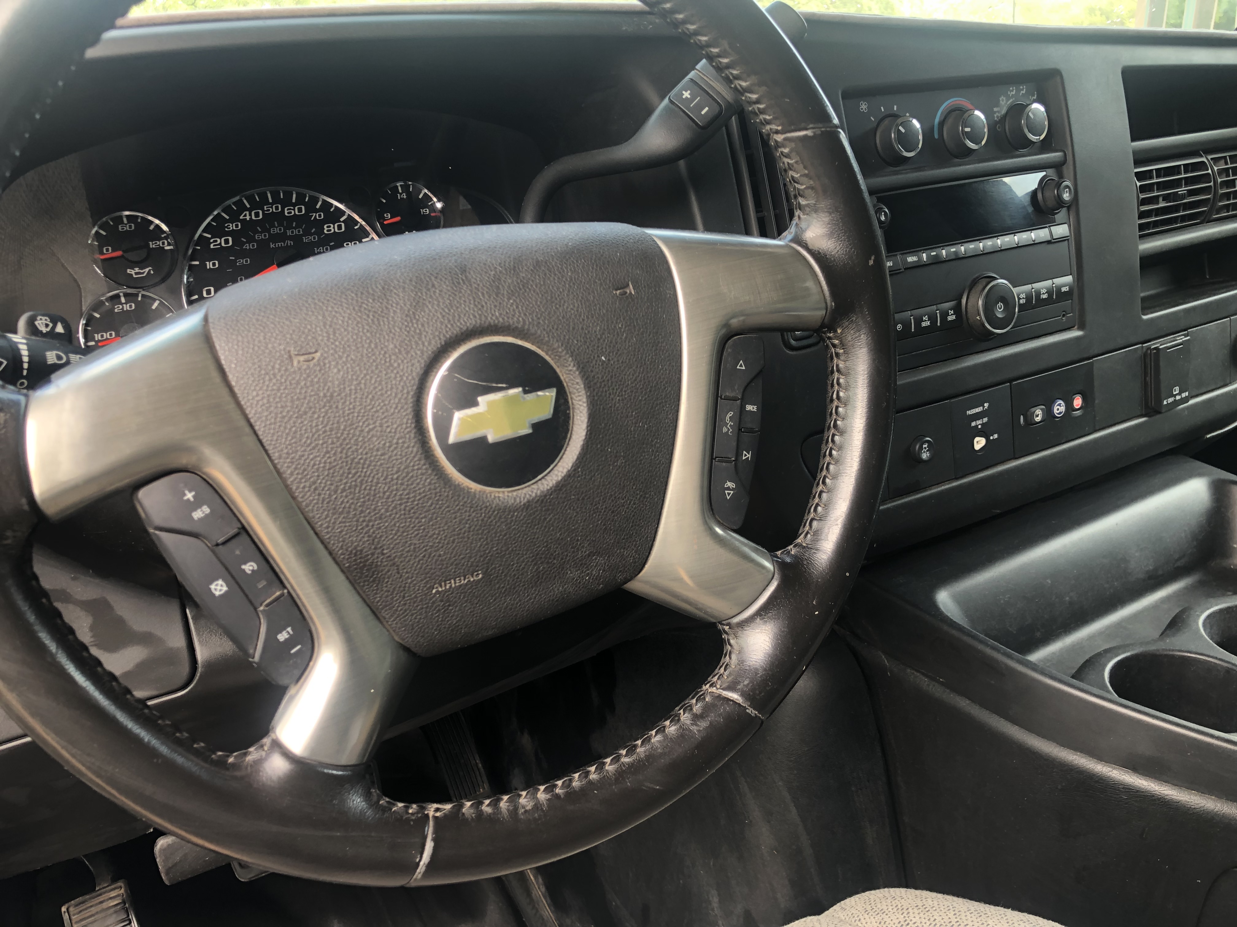 Used 2017 Chevrolet Express 2500 RWD image 16