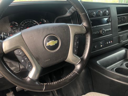 Used 2017 Chevrolet Express 2500 RWD image 16