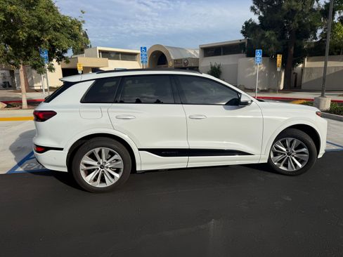 Used 2025 Audi Q6 e-tron Premium Plus w/ Premium Plus RWD image 5