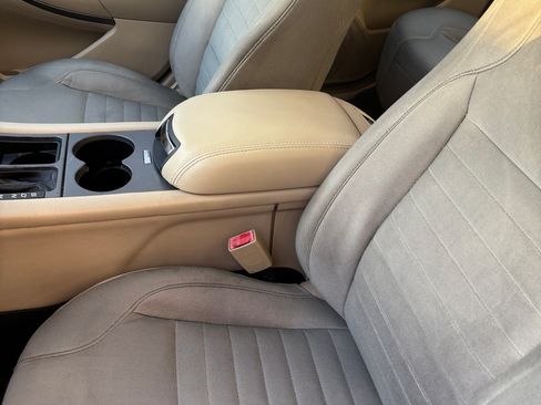 Used 2014 Ford Taurus SE image 13