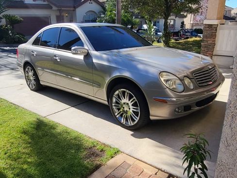 Used 2005 Mercedes-Benz E 320 Sedan image 2