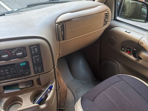 Used 2004 Chevrolet Astro Passenger AWD w/ LS Preferred Equipment Group image 13