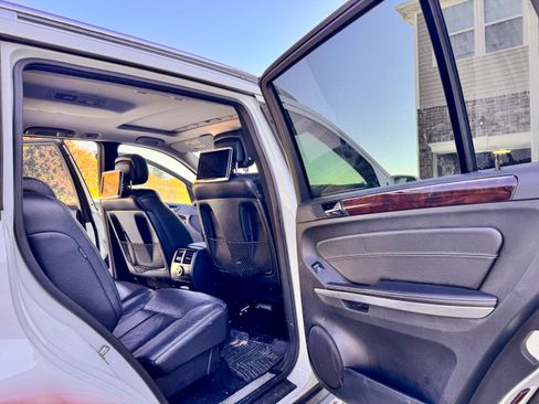Used 2009 Mercedes-Benz GL 550 4MATIC image 13