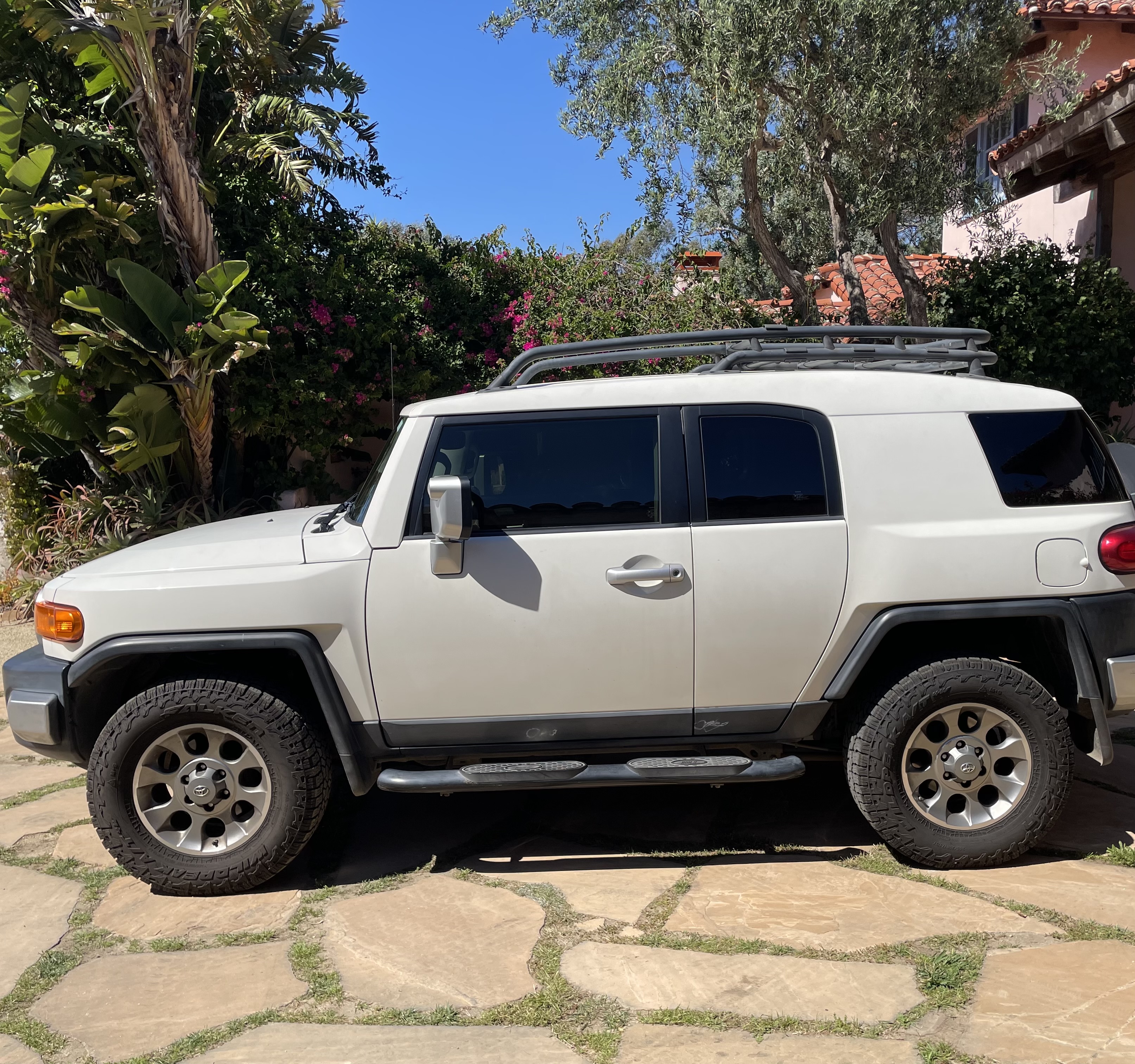 Used 2013 Toyota FJ Cruiser 4WD w/ Upgrade Pkg image 2