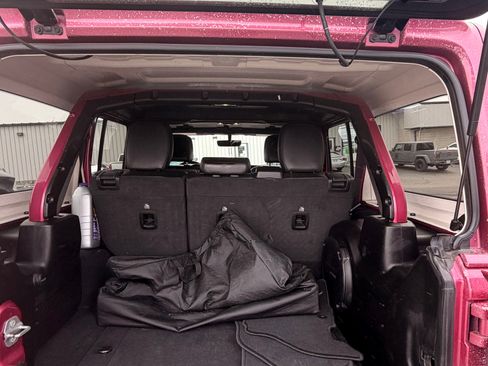 Used 2022 Jeep Wrangler Unlimited Sahara image 8