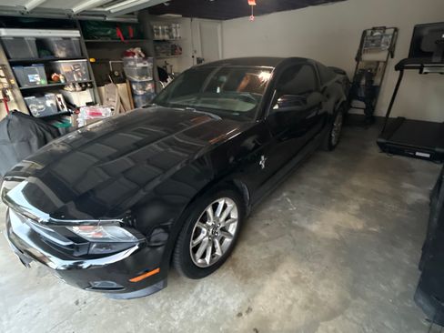 Used 2011 Ford Mustang Premium w/ 202A Rapid Spec Order Code RWD image 5