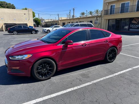 Used 2016 Ford Fusion SE image 1
