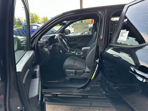 Used 2024 Toyota Tacoma SR image 6
