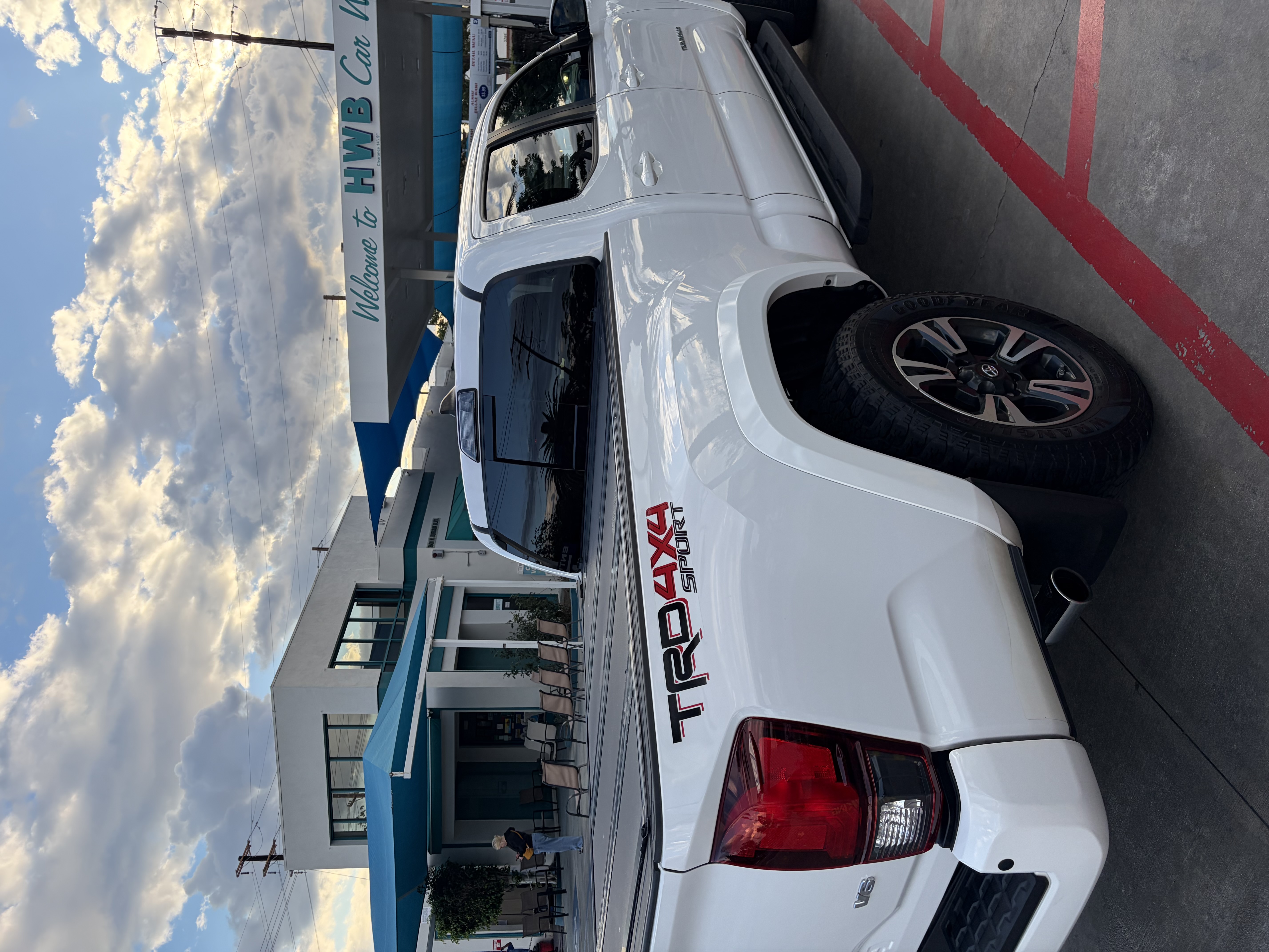 Used 2018 Toyota Tacoma TRD Sport w/ Technology Package AWD/4WD image 6