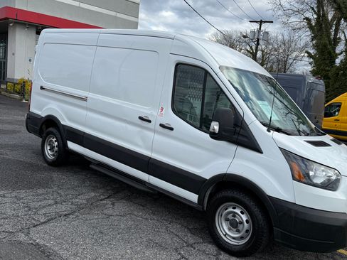 Used 2019 Ford Transit 150 148 Medium Roof RWD image 9