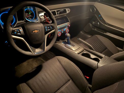 Used 2015 Chevrolet Camaro LS RWD image 9