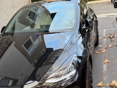 Used 2021 Tesla Model Y 2WD image 4