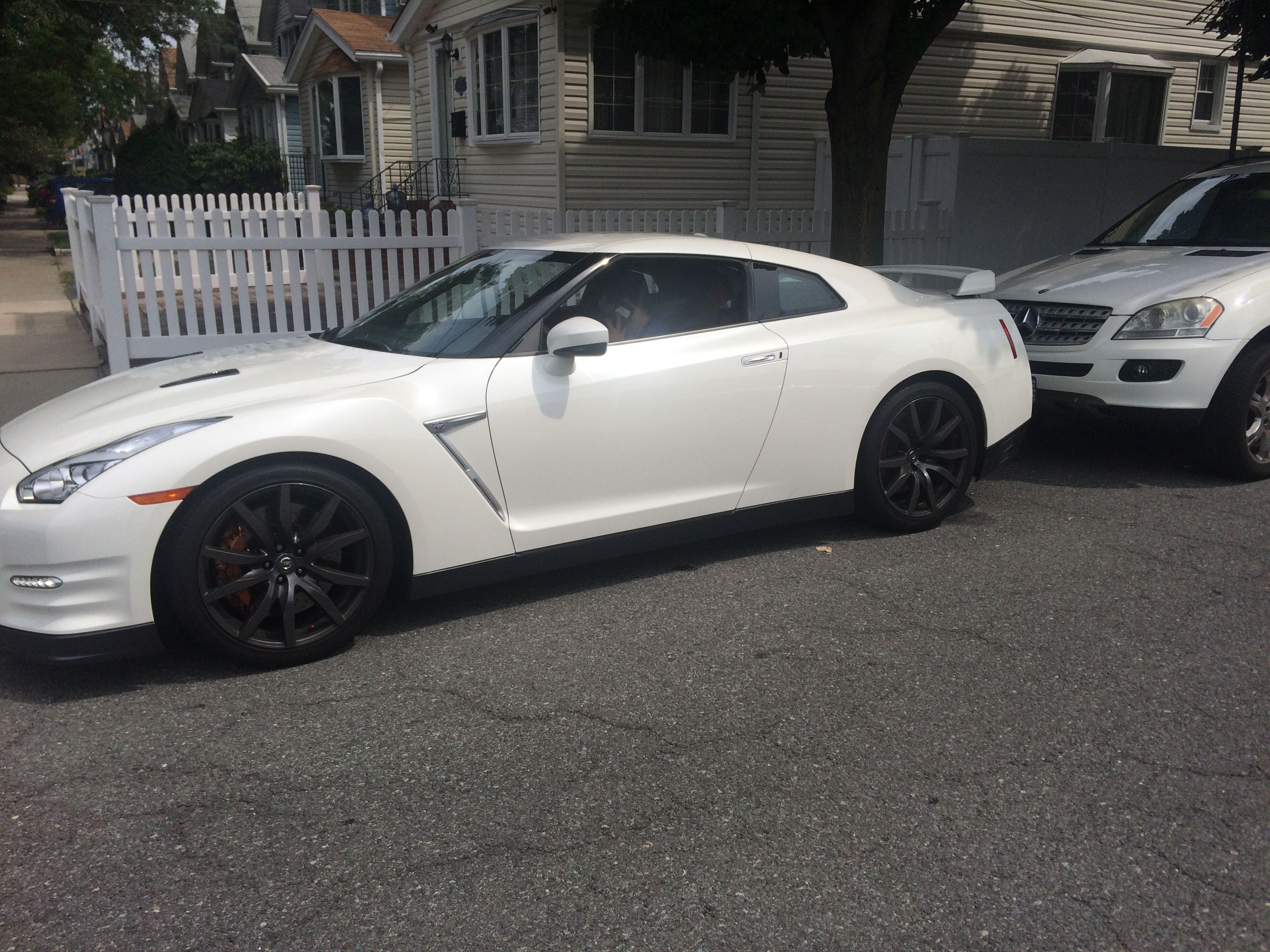 Used 2016 Nissan GT-R Premium AWD/4WD image 3