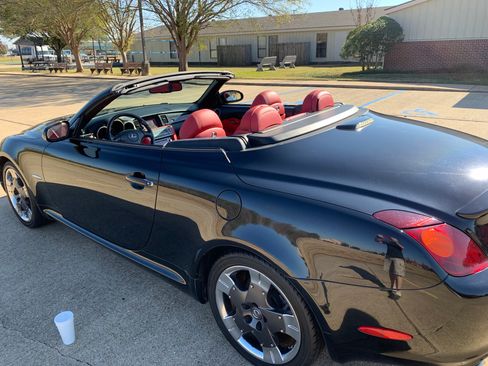 Used 2005 Lexus SC 430 Convertible image 2