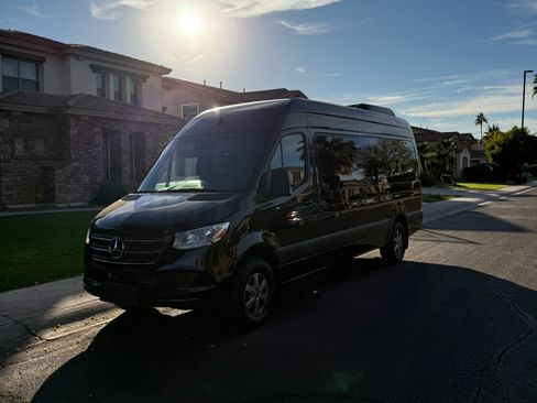 Used 2023 Mercedes-Benz Sprinter 2500 image 2