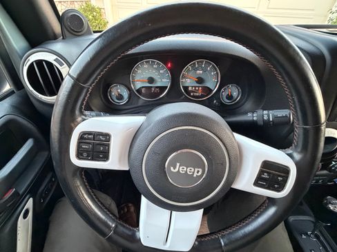 Used 2012 Jeep Wrangler Sahara image 15