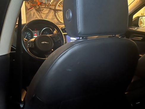 Used 2017 Jaguar F-PACE Premium image 5