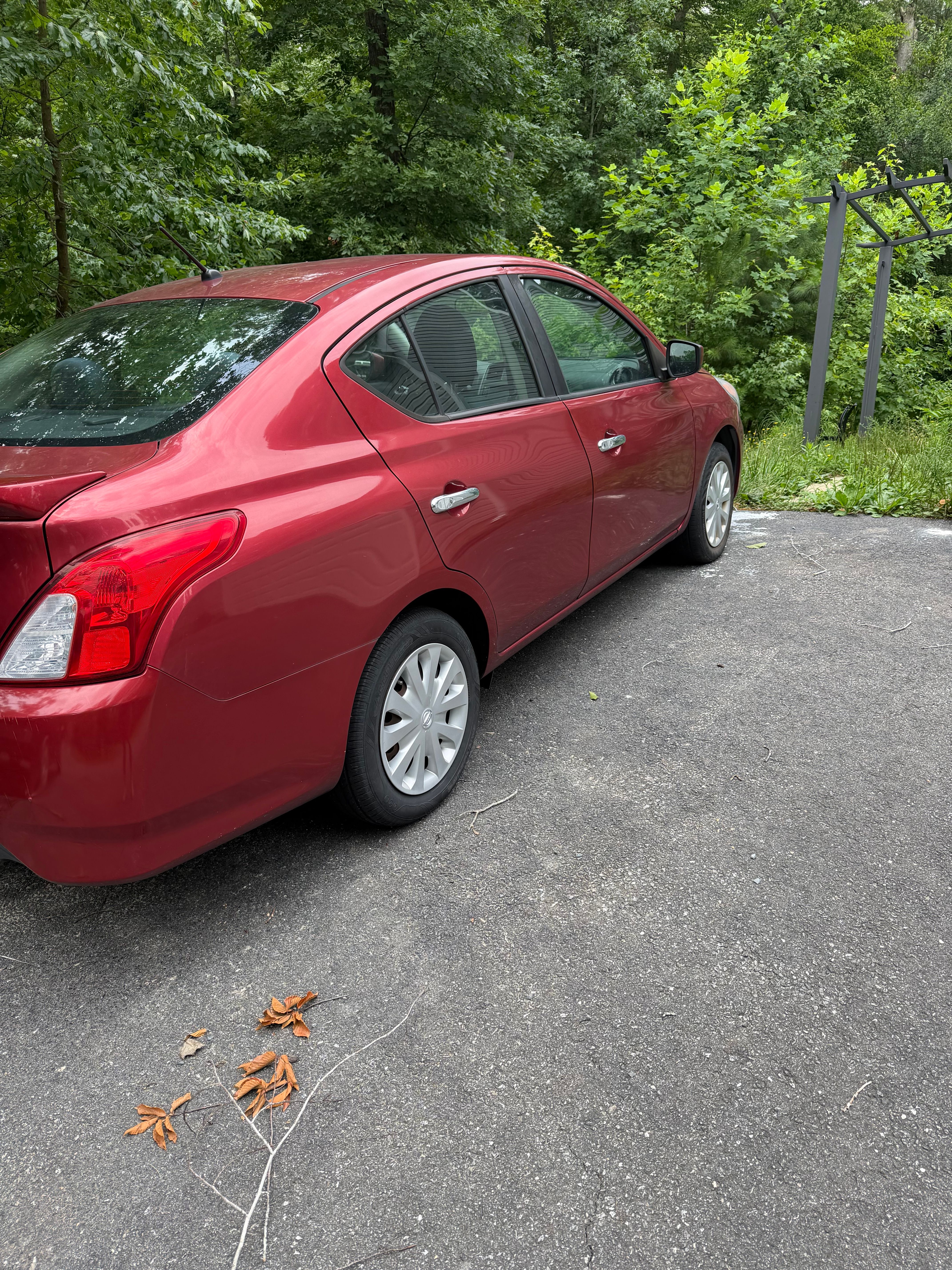 Used 2019 Nissan Versa SV FWD image 5