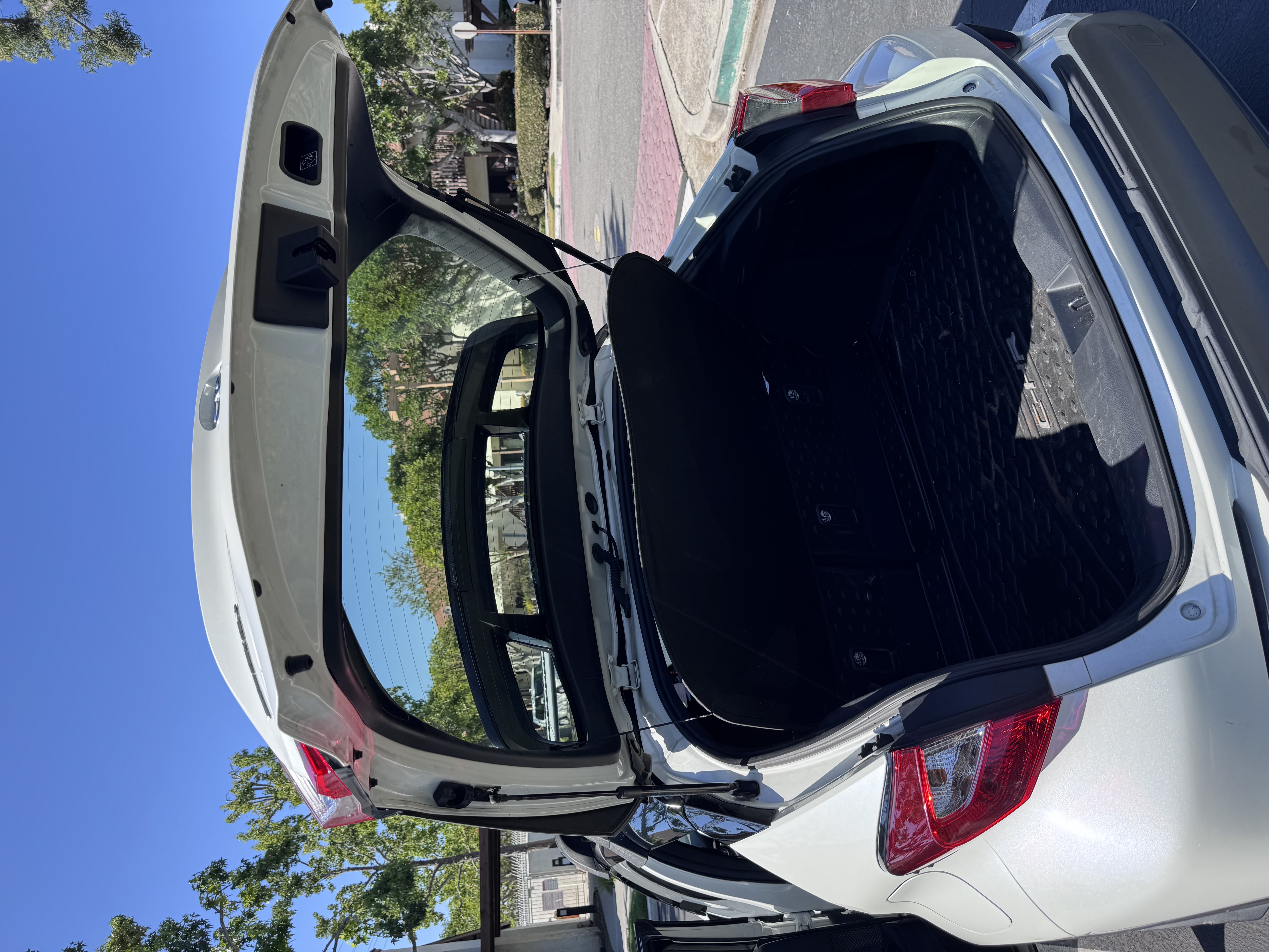 Used 2019 Toyota C-HR XLE FWD image 10