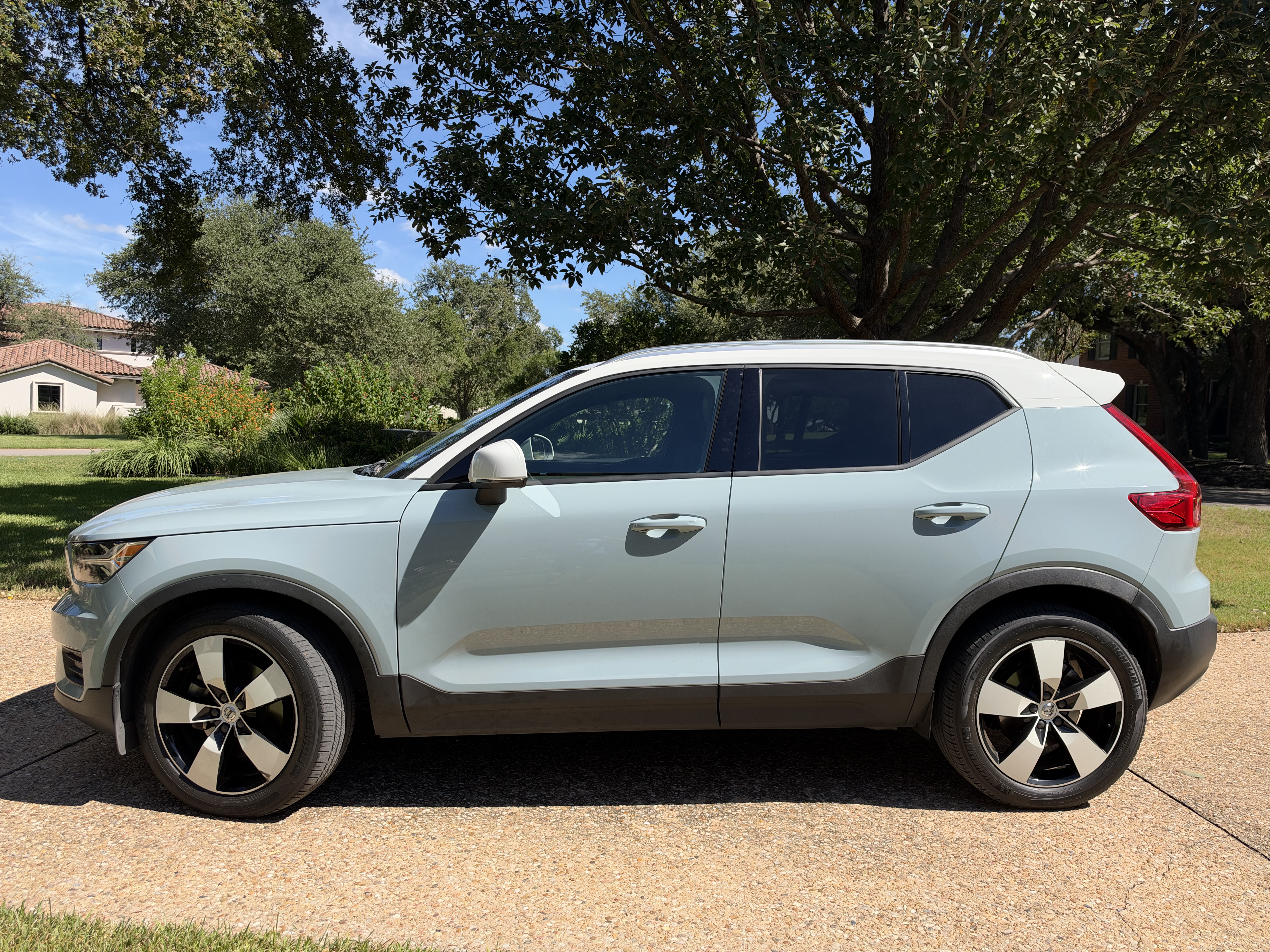 Used 2019 Volvo XC40 T5 Momentum AWD/4WD image 6