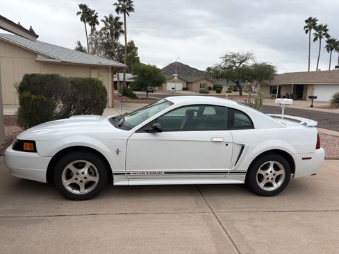 Used 2001 Ford Mustang Coupe image 1