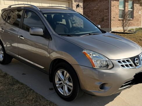 Used 2012 Nissan Rogue SV image 2