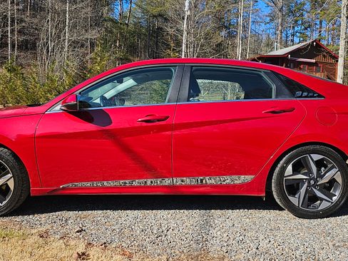 Used 2021 Hyundai Elantra Limited image 4