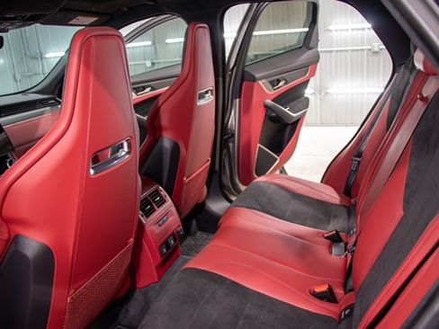 Used 2025 Jaguar F-PACE SVR 575 Edition image 17