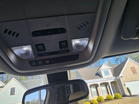 Used 2019 Buick Enclave Essence image 20