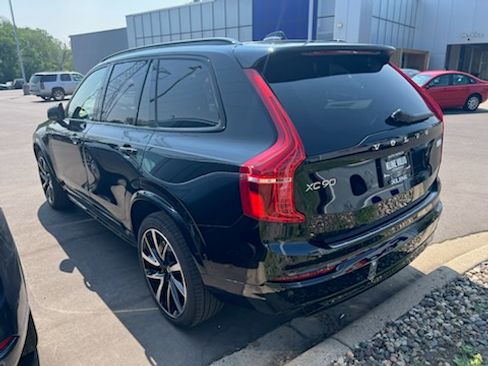 Used 2023 Volvo XC90 T8 Ultimate w/ Lounge Package image 5