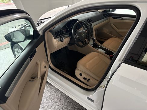 Used 2019 Volkswagen Passat 2.0T Wolfsburg w/ Wheels & Sunroof Package image 4