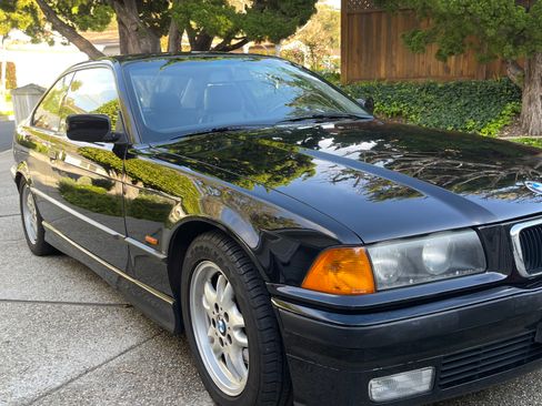 Used 1999 BMW 323is Coupe image 4