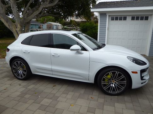 Used 2017 Porsche Macan Turbo image 8