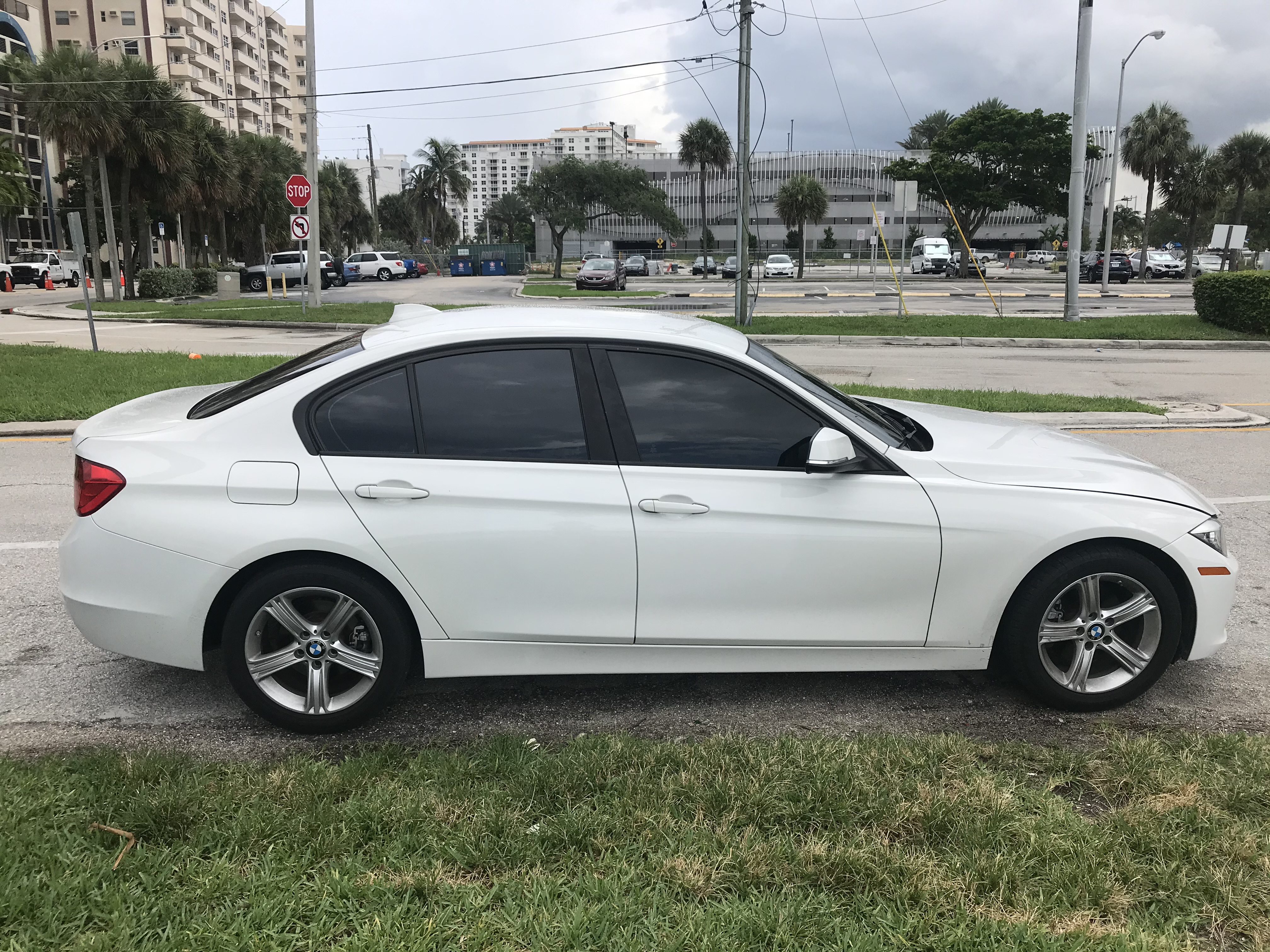 Used 2015 BMW 320i Sedan RWD image 5
