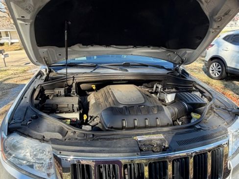 Used 2011 Jeep Grand Cherokee Limited w/ Trailer Tow Group IV image 2