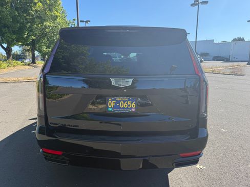 Used 2024 Cadillac Escalade ESV Sport Platinum w/ LPO, ONYX Package image 8