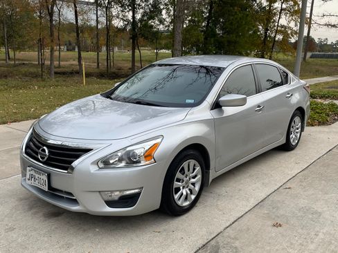 Used 2015 Nissan Altima 2.5 S w/ Power Driver Seat Package image 2
