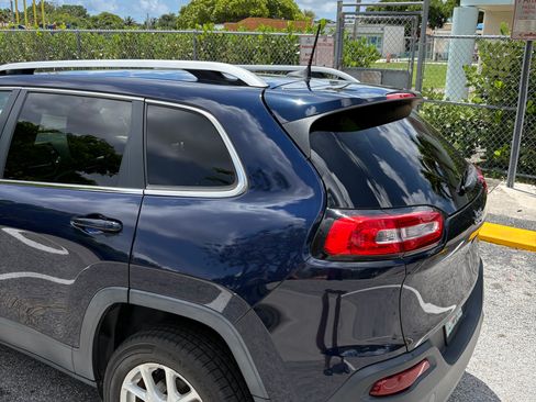 Used 2016 Jeep Cherokee Latitude FWD image 6
