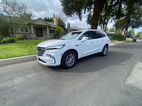 Used 2022 Buick Enclave Essence image 1