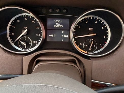 Used 2011 Mercedes-Benz GL 450 4MATIC image 12