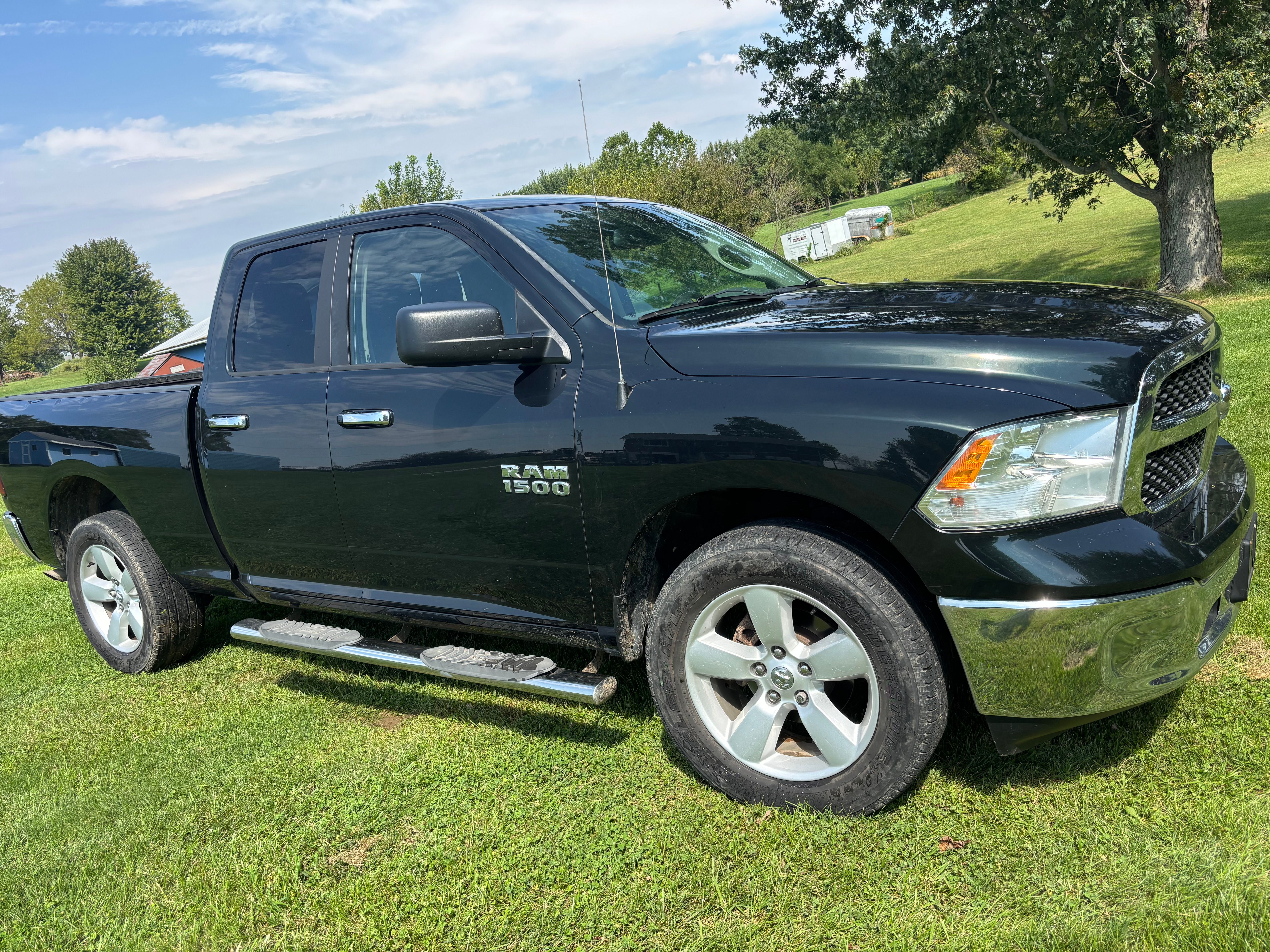Used 2015 RAM 1500 Classic SLT AWD/4WD image 2